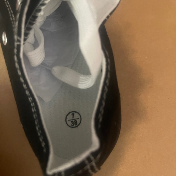 Never worn - Picture 2 of 2